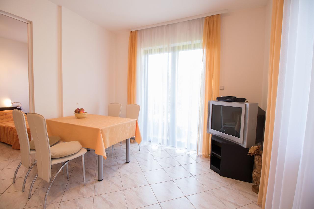 Apartments Laura Матулі Екстер'єр фото