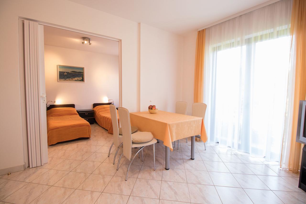 Apartments Laura Матулі Екстер'єр фото
